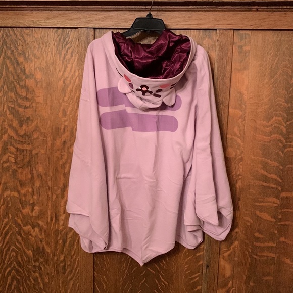 Pusheen Vampurr hooded cape from Halloween Pusheen Box 2022 NWT - Picture 3 of 5